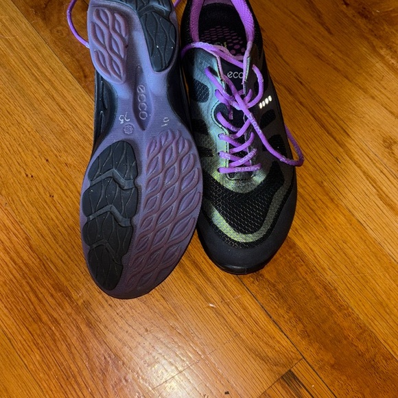 Ecco Women's Waterproof Athletic Shoes - Picture 3 of 3